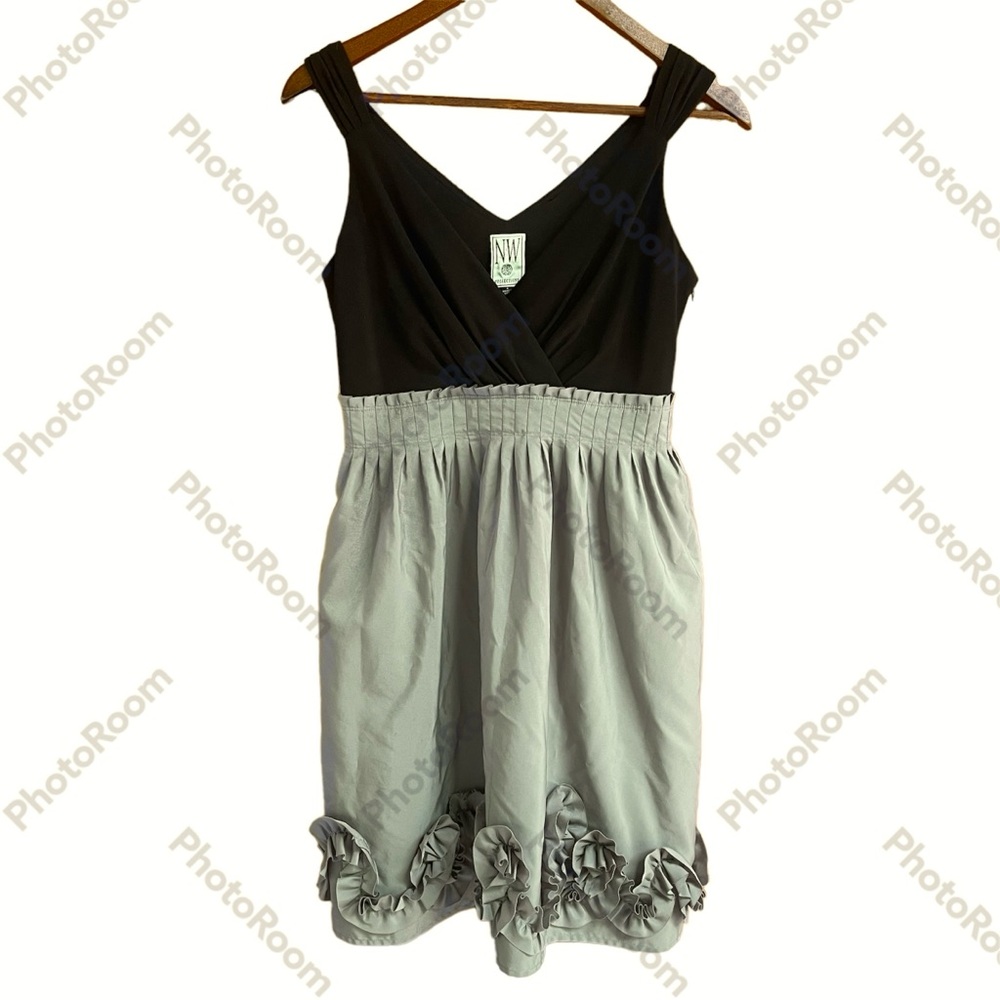 N.W. Collections, Black & Green/Gray Knee-Length Sleeveless Dress, Size 4